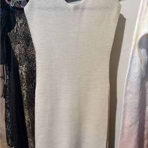 Elegant White Sleeveless Dress